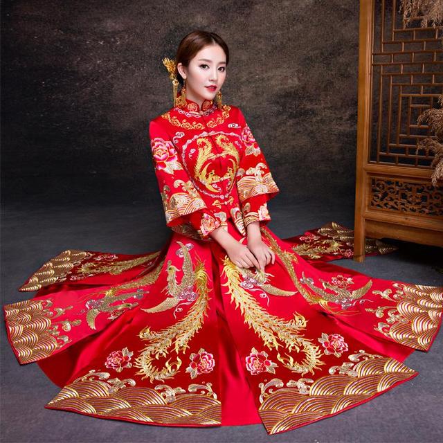 除了传统的龙凤褂跟秀禾服，原来马来褂也可以这么美！我们极具“中国文化”的传统婚服吧！