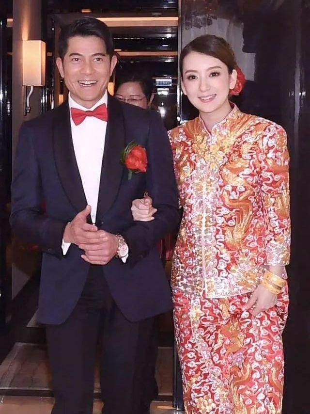 穿上这些中式礼服结婚，让你嫁得金光闪闪，很多新人其实分不清秀禾服和龙凤褂还有马来褂。