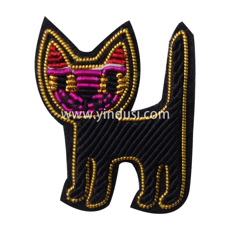 印度丝徽章定制工厂金属丝手工刺绣卡通小黑猫胸针定做高端衣服包包饰品