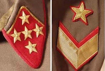 二战时期的苏军军衔，是有大将有大尉，而没有大校的。